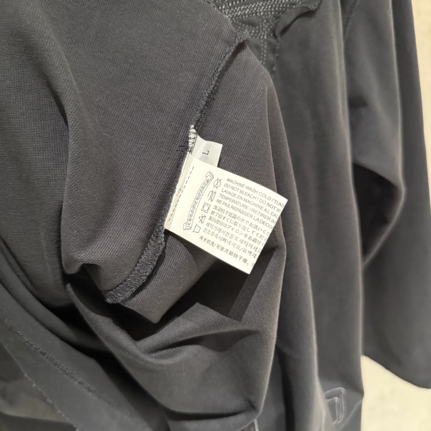 🅿️330 [Strict quality control] CH Croixin's new long-sleeved sweatshirt T-shirt. Heavy 340g double yarn fabric. Wash the whole garment twice. Frayed and torn on all four sides. Heavy fabric. The neckline is made of icy Salona. Loose fit. Deep, wide and stylish. No deformation or shrinkage. Color: 3 colors, black, white and gray. Size: M-2xl